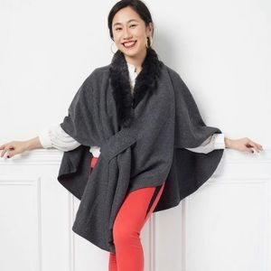 Luxurious wrap. Gray with faux fur trim